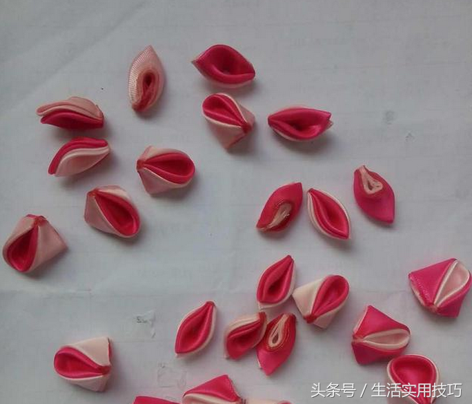 蝴蝶结发夹戴法，蝴蝶结发夹怎么戴（你们呢<附详细教程>）