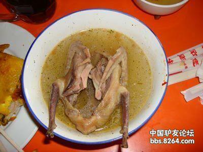 围着火炉吃西瓜是什么地方，早穿棉袄午穿纱围着火炉吃西瓜是描述哪个地区（大新疆传奇般的冬季攒劲儿美食）