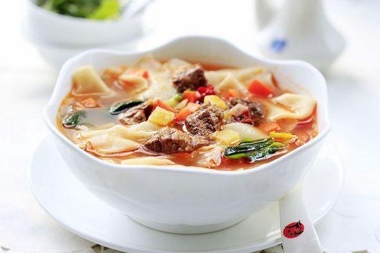 围着火炉吃西瓜是什么地方，早穿棉袄午穿纱围着火炉吃西瓜是描述哪个地区（大新疆传奇般的冬季攒劲儿美食）