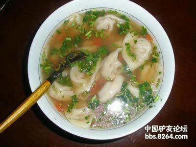 围着火炉吃西瓜是什么地方，早穿棉袄午穿纱围着火炉吃西瓜是描述哪个地区（大新疆传奇般的冬季攒劲儿美食）