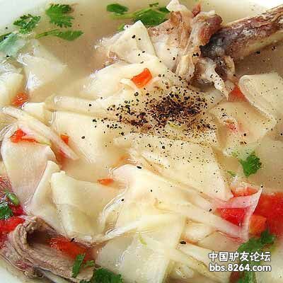 围着火炉吃西瓜是什么地方，早穿棉袄午穿纱围着火炉吃西瓜是描述哪个地区（大新疆传奇般的冬季攒劲儿美食）