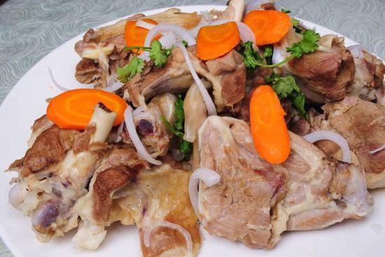 围着火炉吃西瓜是什么地方，早穿棉袄午穿纱围着火炉吃西瓜是描述哪个地区（大新疆传奇般的冬季攒劲儿美食）