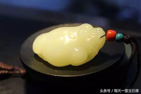 貔貅和金蟾的区别，怎么区分貔恘和三脚蟾（招财神兽——貔貅、金蟾的摆放之道）