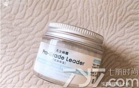 护手霜可以擦脚吗，过期护手霜可以擦鞋吗（不应将凡士林护手霜奉为万能霜）