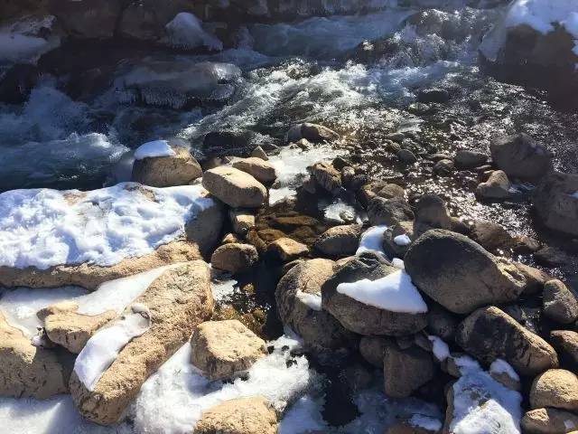 毕棚沟二月份天气冷吗，毕棚沟二月份天气冷吗多少度（滑雪、泡温泉、打雪仗一个地方就搞定）