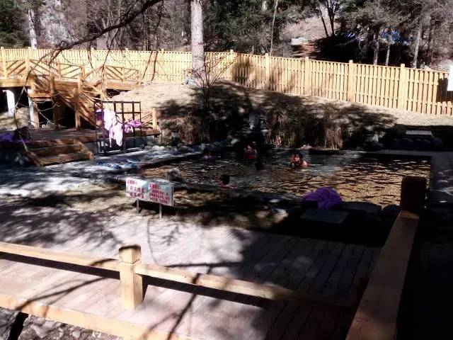 毕棚沟二月份天气冷吗，毕棚沟二月份天气冷吗多少度（滑雪、泡温泉、打雪仗一个地方就搞定）