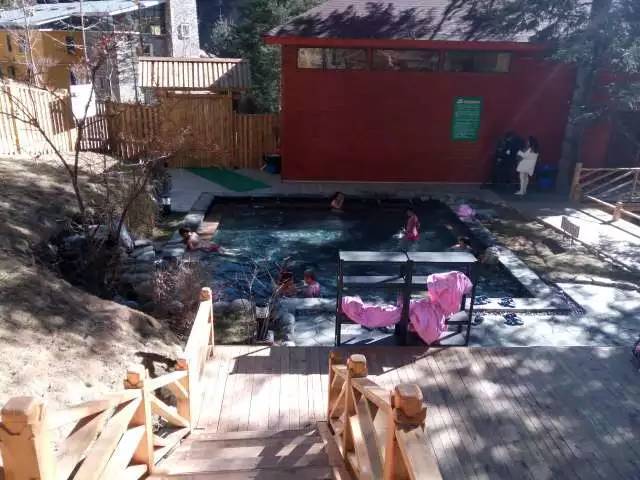 毕棚沟二月份天气冷吗，毕棚沟二月份天气冷吗多少度（滑雪、泡温泉、打雪仗一个地方就搞定）