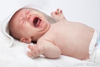 婴儿胀气怎么办新生一个月，新生婴儿肠胀气怎么办（新生婴儿出现腹胀）
