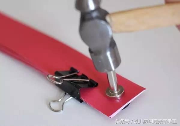 元旦贺卡怎么做，元旦贺卡怎么做立体（用牛奶盒、卡片、纸杯做的灯笼很有新年气氛）