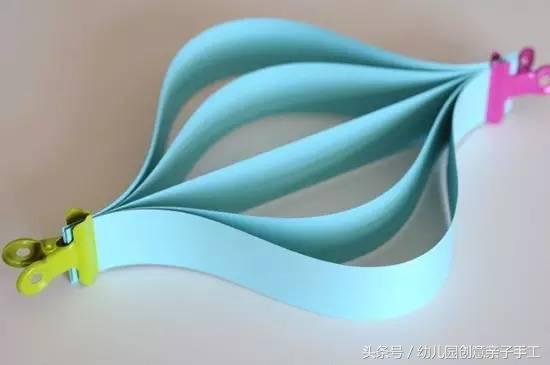 元旦贺卡怎么做，元旦贺卡怎么做立体（用牛奶盒、卡片、纸杯做的灯笼很有新年气氛）