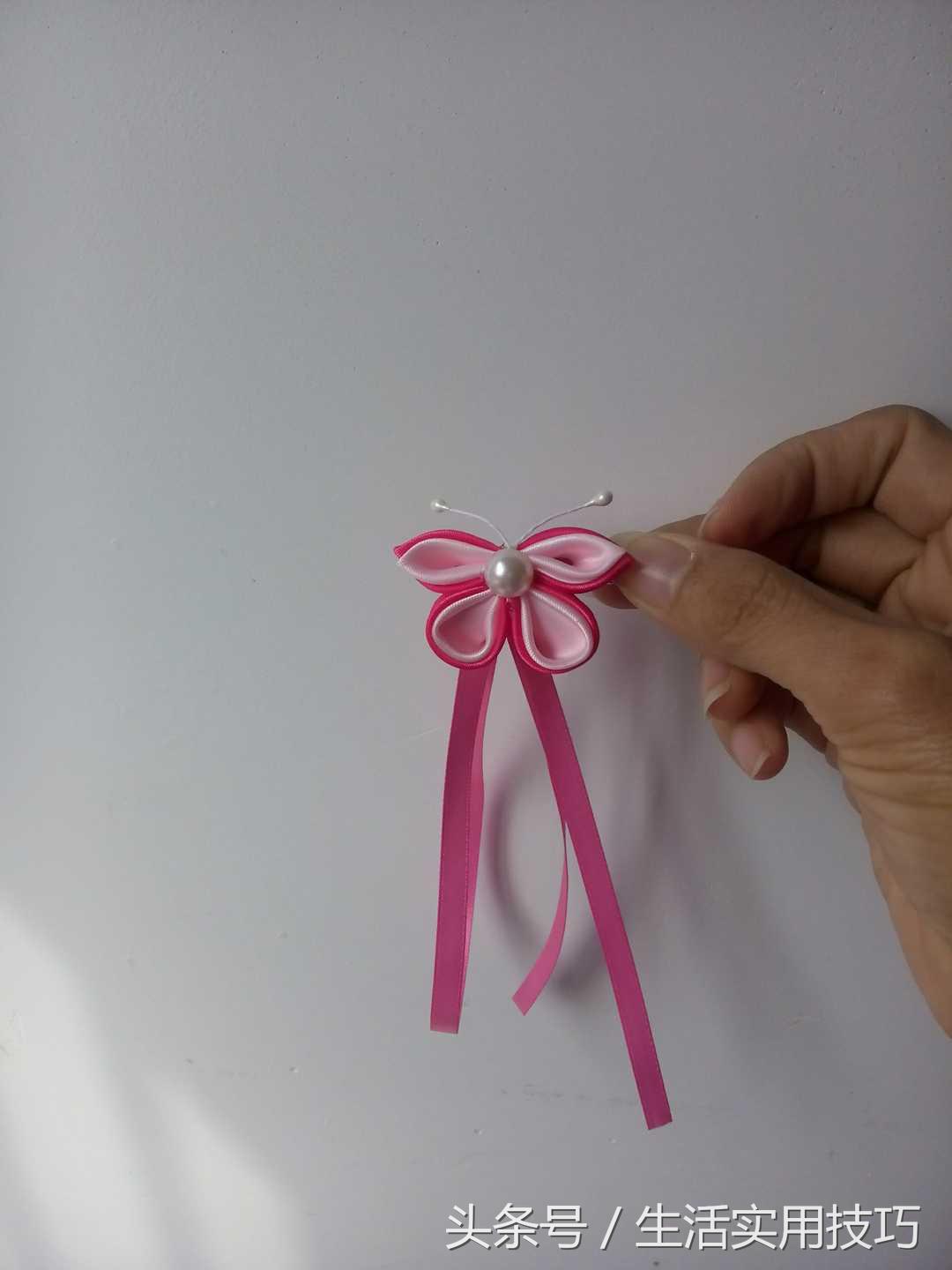 蝴蝶结发夹戴法，蝴蝶结发夹怎么戴（你们呢<附详细教程>）