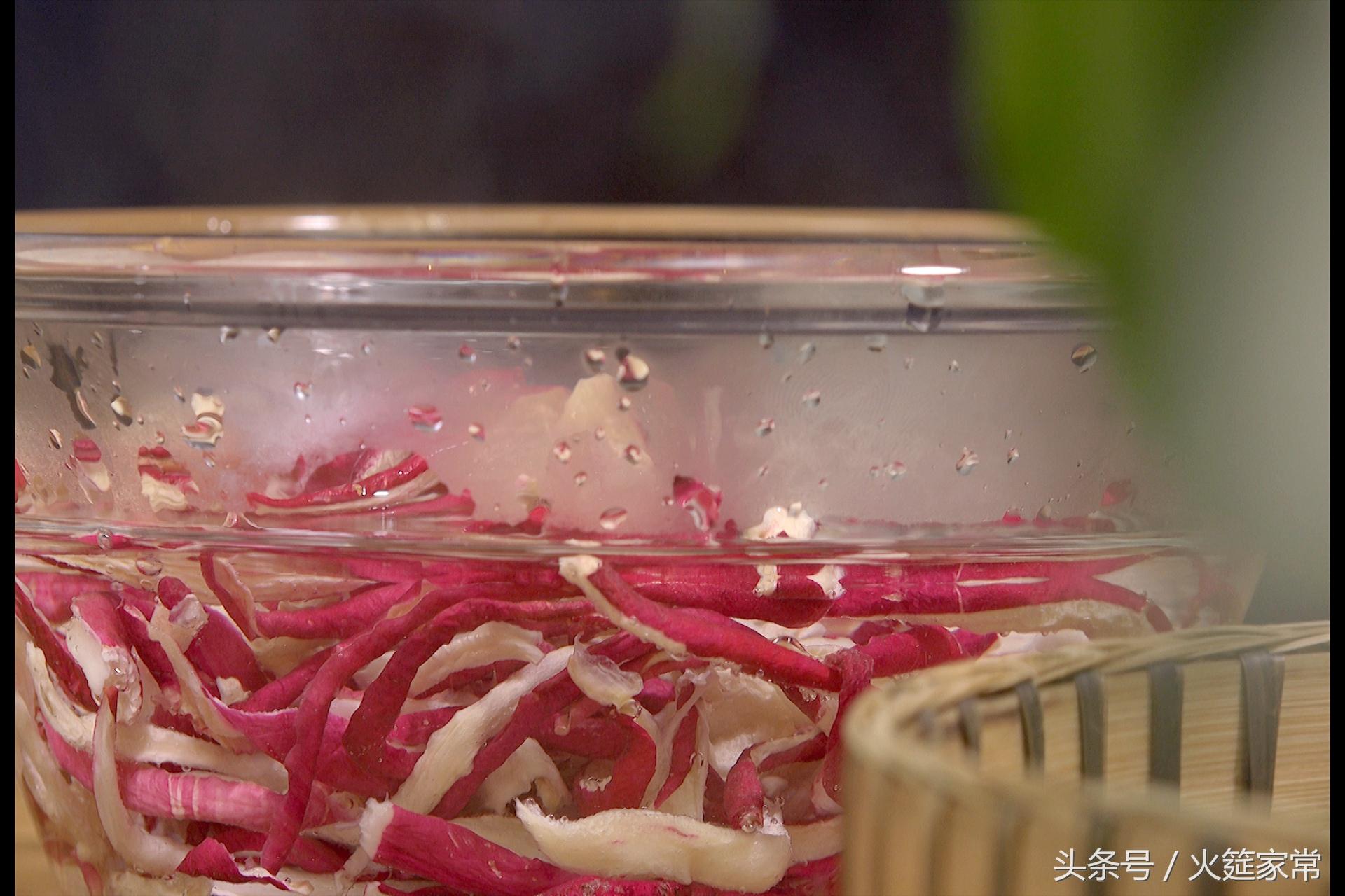 香辣萝卜丝做法步骤，几毛钱一斤的小菜腌制成麻辣萝卜干就是大生意