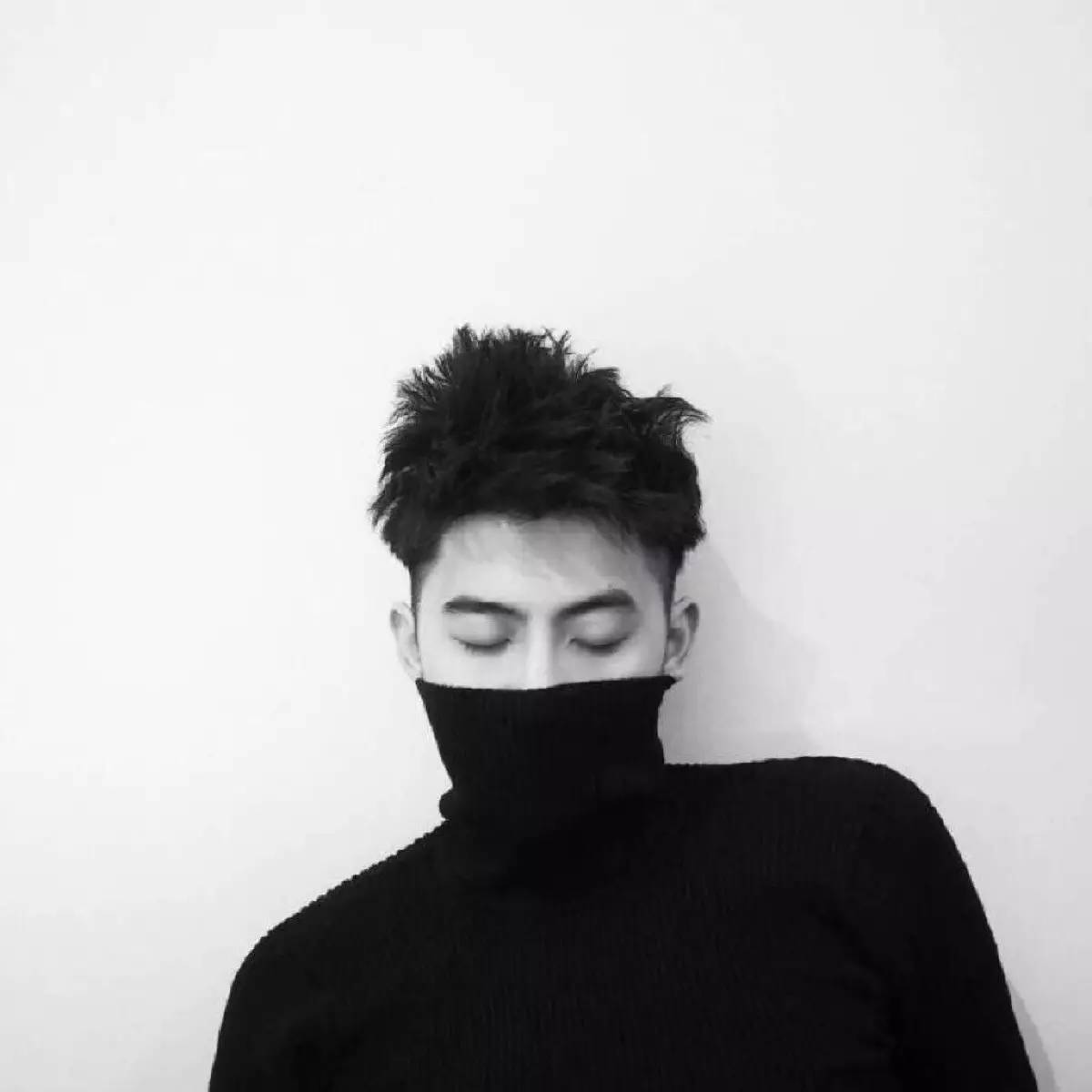 男生拍照姿势大全，男生拍照姿势大全 超级简单（男生拍照姿势小技巧）