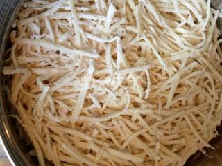 陕北洋芋擦擦怎么做，陕北蒸洋芋擦擦标准流程（洋芋<土豆>擦擦）