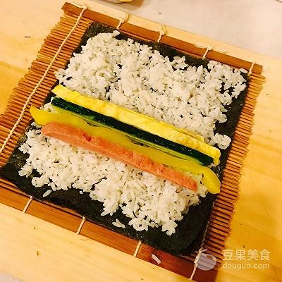 简单家常寿司的做法，寿司家常做法大全（家常寿司的做法）