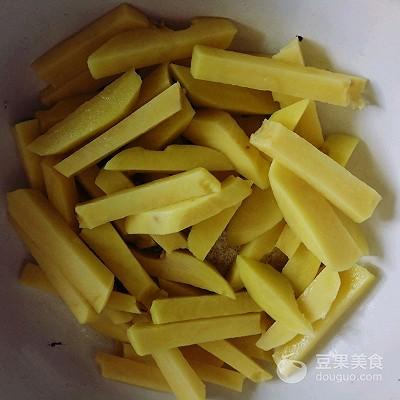 薯条怎样做法，薯条做法简单（健康烤薯条的做法）