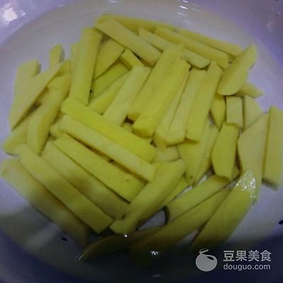 薯条怎样做法，薯条做法简单（健康烤薯条的做法）