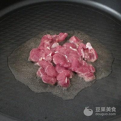 干炒牛河怎么做，干炒牛河的食材（干炒牛河的做法）