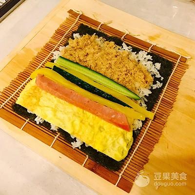 简单家常寿司的做法，寿司家常做法大全（家常寿司的做法）