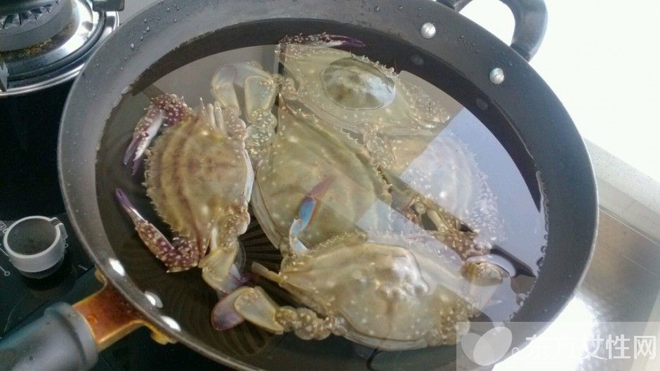 螃蟹煮多久就能吃了（一文掌握水煮螃蟹的做法）