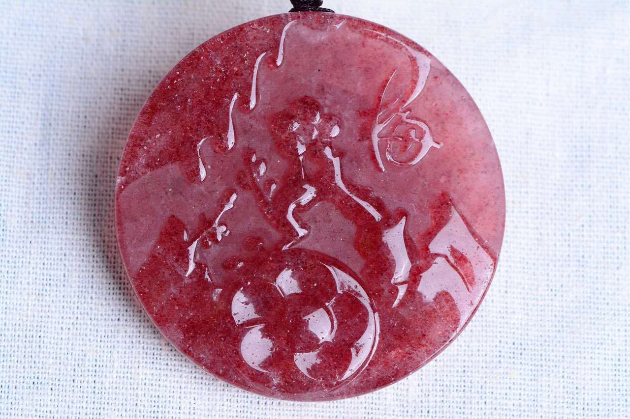 草莓晶的功效与作用，紫水晶和草莓晶的功效与作用（草莓晶——强大能力不容忽视）