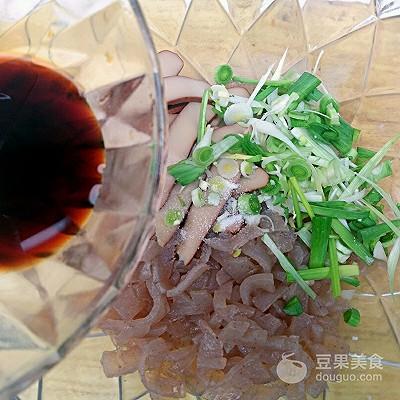 魔芋幹怎麼做,魔芋幹是怎麼製作出來的(魔芋拌雞蛋幹 #沈師傅神奇雞蛋