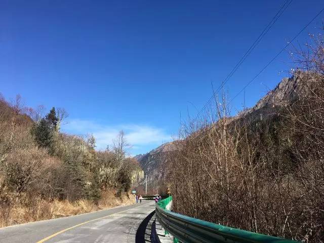 毕棚沟二月份天气冷吗，毕棚沟二月份天气冷吗多少度（滑雪、泡温泉、打雪仗一个地方就搞定）