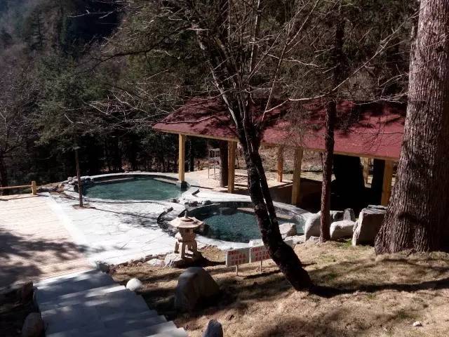 毕棚沟二月份天气冷吗，毕棚沟二月份天气冷吗多少度（滑雪、泡温泉、打雪仗一个地方就搞定）