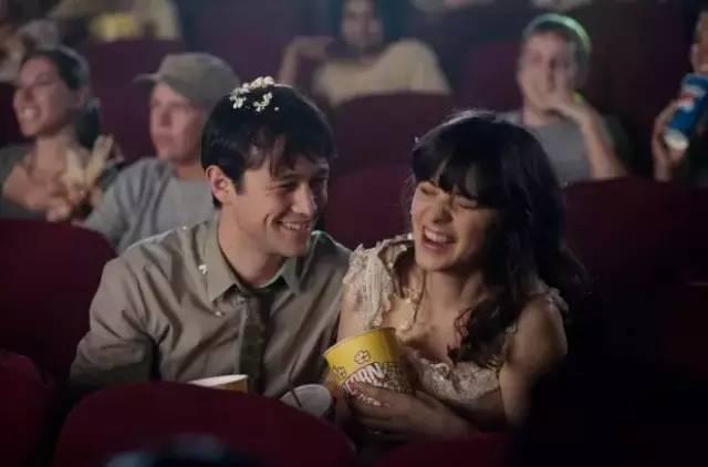 平安夜送什么礼物给女朋友，平安夜送什么礼物女朋友最好（适合送女朋友的十大礼物）