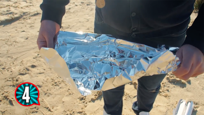 锡纸正反面的使用方法，锡纸可以放微波炉吗（省钱、省事又好用的5种打光方法）