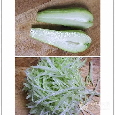 怎么做凉拌佛手瓜，清脆爽口--凉拌佛手瓜#沈师傅神奇鸡蛋干#