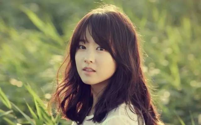 单眼皮女生的句子，单眼皮的赞美的句子（周冬雨蜜汁撞脸鬼怪新娘）