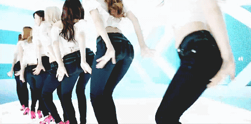 jeans是什么意思，jeans什么意思（人人都有的牛仔裤）