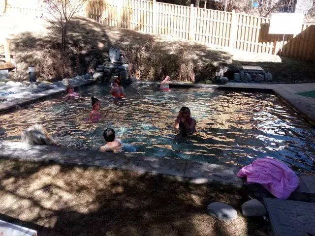 毕棚沟二月份天气冷吗，毕棚沟二月份天气冷吗多少度（滑雪、泡温泉、打雪仗一个地方就搞定）