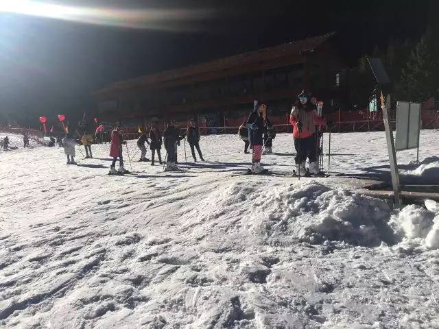 毕棚沟二月份天气冷吗，毕棚沟二月份天气冷吗多少度（滑雪、泡温泉、打雪仗一个地方就搞定）