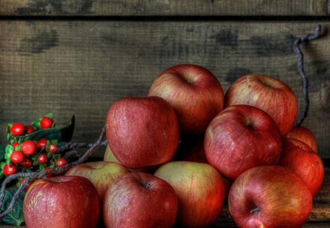 平安夜送什么礼物给女朋友，平安夜送什么礼物女朋友最好（适合送女朋友的十大礼物）