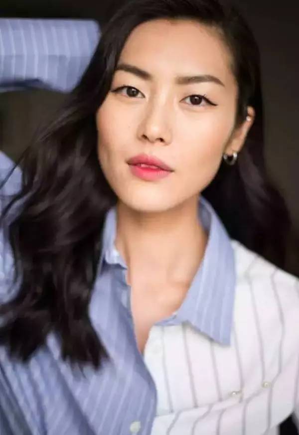 单眼皮女生的句子，单眼皮的赞美的句子（周冬雨蜜汁撞脸鬼怪新娘）