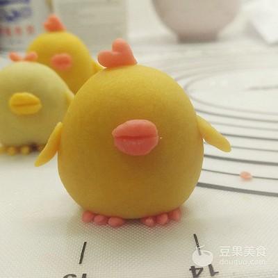 小鸡头饰的做法，小鸡头饰怎么制作（新年食谱——憨态可掬的小鸡烧果子）