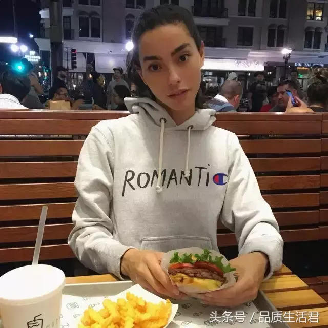 champion美版和日版有什么区别，如何区别Champion日版还是美版（为什么一件90年代风格的Champion）