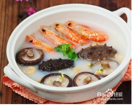 海鲜村教你做今日美食——鲜奶虾海参汤