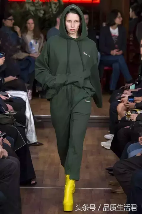 champion美版和日版有什么区别，如何区别Champion日版还是美版（为什么一件90年代风格的Champion）