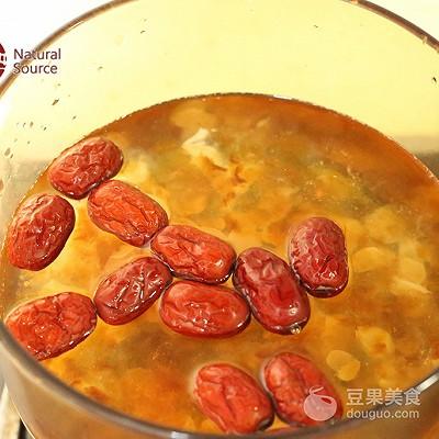 桃胶放了牛奶可以第二天吃吗，桃胶放了牛奶可以第二天吃吗宝宝（皂角米桃胶红枣炖奶）