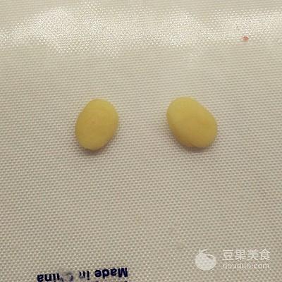 小鸡头饰的做法，小鸡头饰怎么制作（新年食谱——憨态可掬的小鸡烧果子）