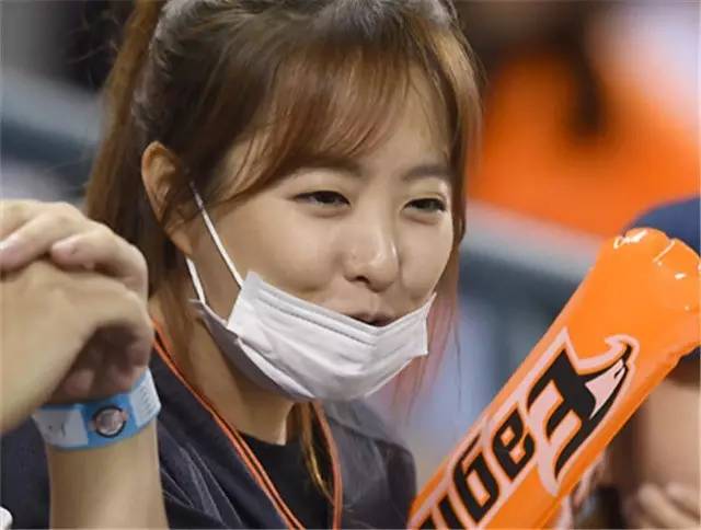 单眼皮女生的句子，单眼皮的赞美的句子（周冬雨蜜汁撞脸鬼怪新娘）