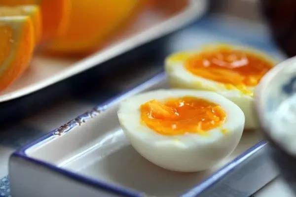 煮溏心蛋方法，煮溏心蛋的方法（水煮溏心蛋攻略，98%成功）