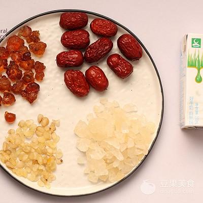 桃胶放了牛奶可以第二天吃吗，桃胶放了牛奶可以第二天吃吗宝宝（皂角米桃胶红枣炖奶）