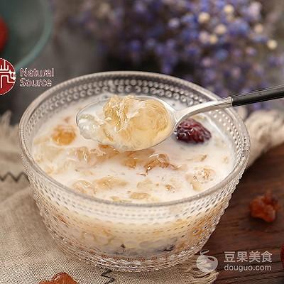 桃胶放了牛奶可以第二天吃吗，桃胶放了牛奶可以第二天吃吗宝宝（皂角米桃胶红枣炖奶）