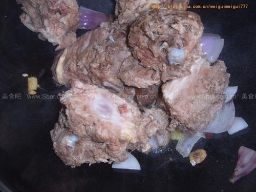 红焖羊蝎子，红焖羊蝎子正宗的做法（简单几步搞定家常红焖羊蝎子）