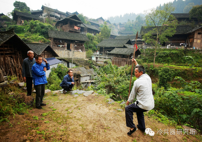 證明現在湖南省湘西苗族是以前遠古的仡熊仡夷為主體,融合三苗,盤瓠兩