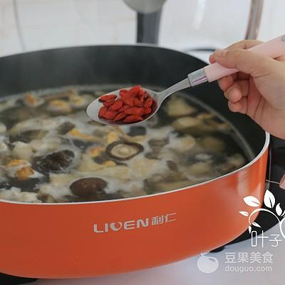 杂菌煲什么汤好，鲜美杂菌汤#利仁美食穿越#